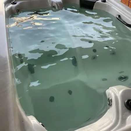 Villa Detente Jacuzzi