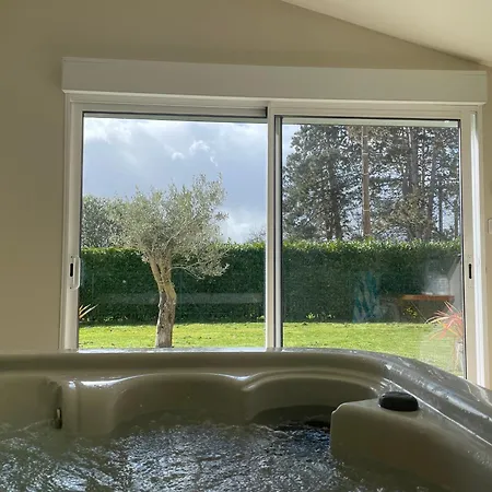Detente Jacuzzi